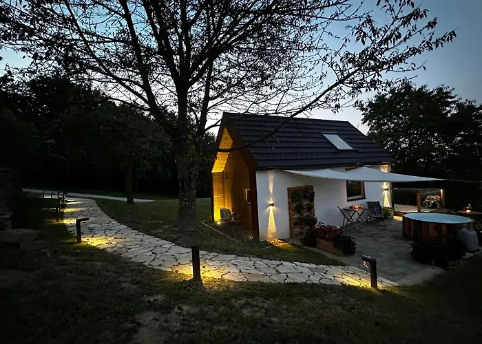 Hiska Pod Cresnjo بيت للعطل *